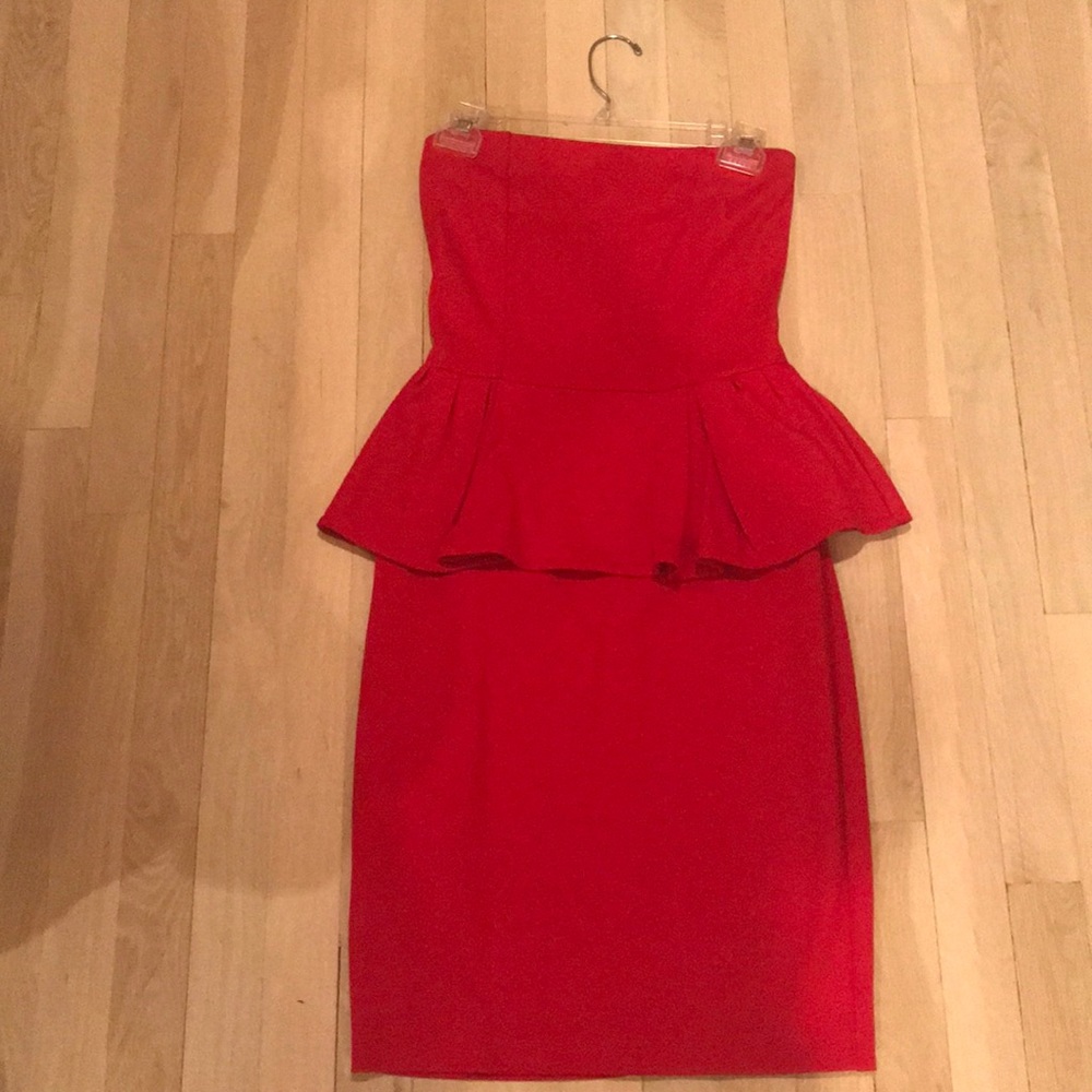 Red strapless peplum mid-length dress by Mango